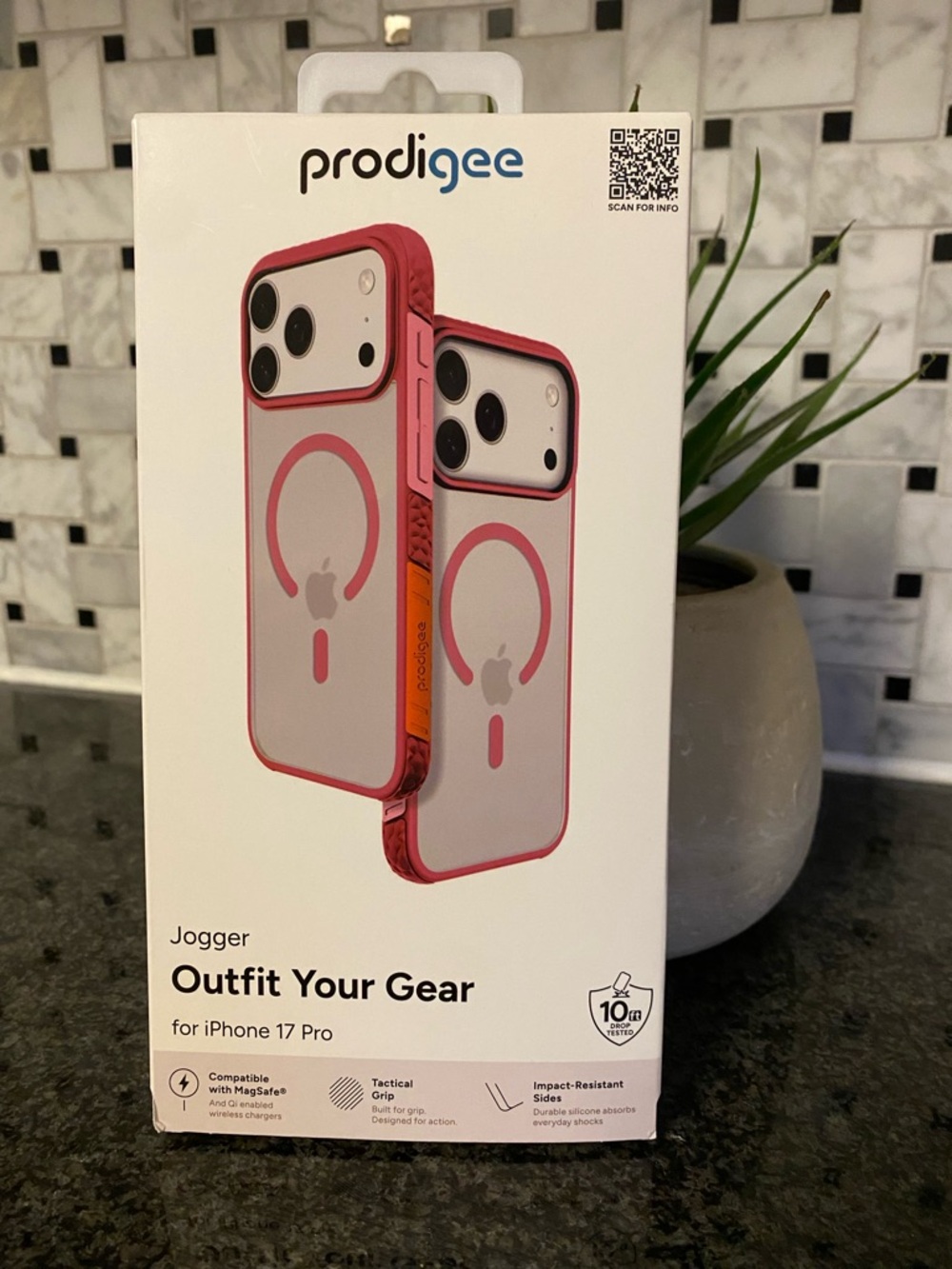 Jogger MagSafe Compatible iPhone 17 Pro Case - Pink